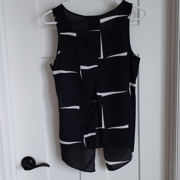 Express Split Back Tank - Picture 2 of 2